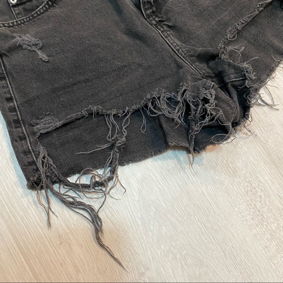 Topshop Moto Mom Black Denim High Rise Jean Shorts Distressed Frayed Hem US 6 - Picture 3 of 8